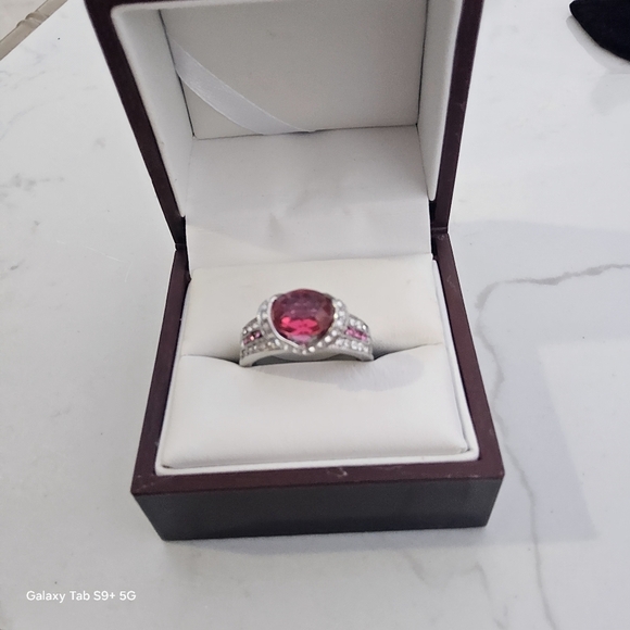 Radiant Red and Silver Ring with Striking Gemstone - Picture 8 of 8